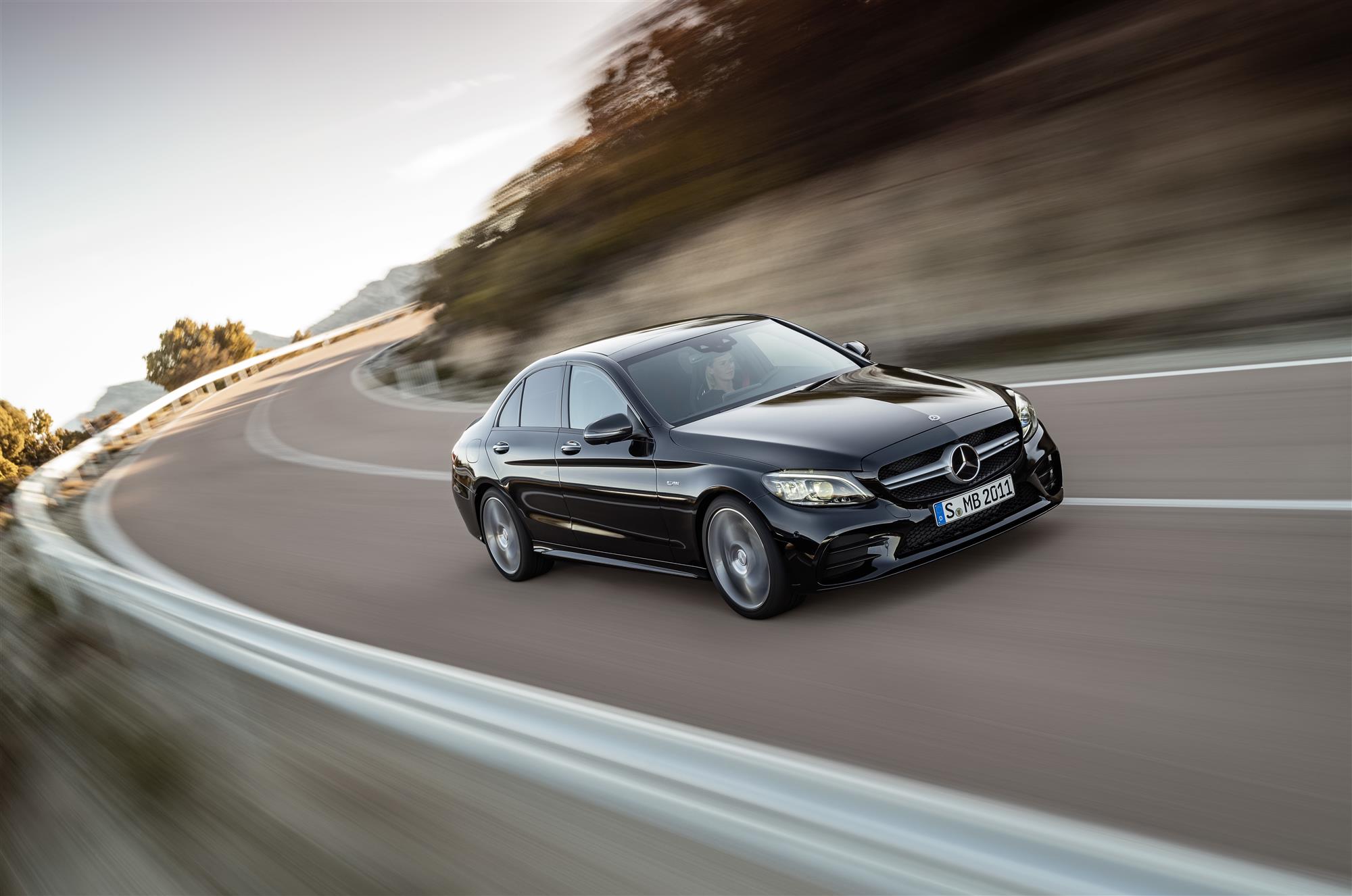 سيارة C 43 سيدان الجديدة من مرسيدس-AMG: أداء معـزّز وتصميم لا يُـقهـر